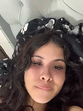 Nayla_19 Live XXX-Chat