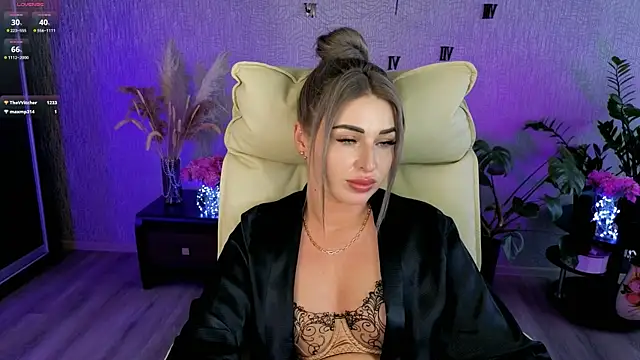 NikkiiStill Adlı Modelin Canlı XXX Sohbeti