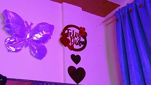 Chatroom XXX en direct de tinny_emiily