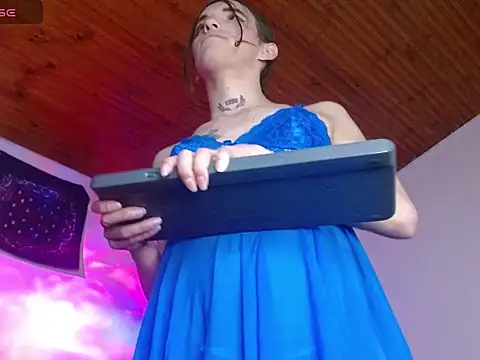 Scarlett_crastrawberry: απευθείας συνομιλία ΧΧΧ