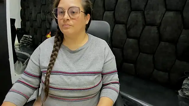 Sarah_Boobs_ élő XXX-chatje
