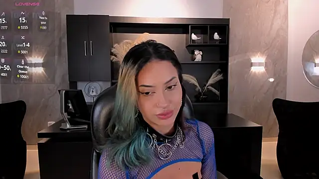 Chatroom XXX en direct de KayraLanne