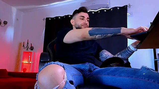 MightyAaron66 Live XXX-Chat