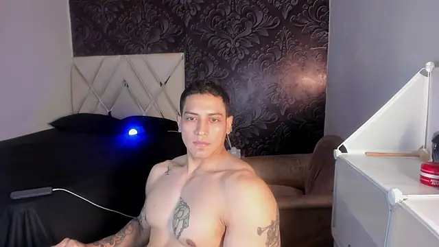 tom_fox15 élő XXX-chatje