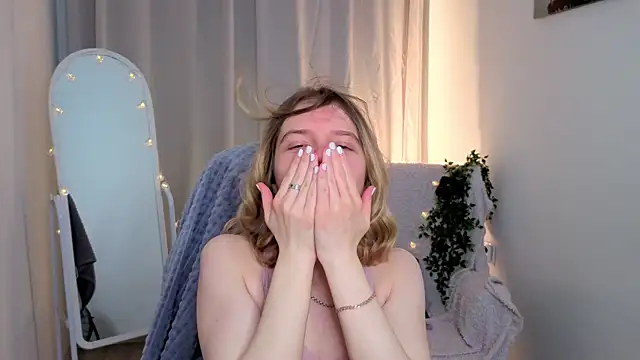 Chat +18 de MilanaRayy ao vivo