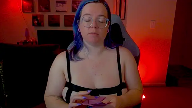 KiraSpitQueen's Live XXX Chat