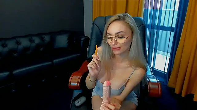 HaleySweet18 élő XXX-chatje