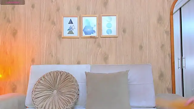 צ'אט XXX בשידור חי של demyrose_