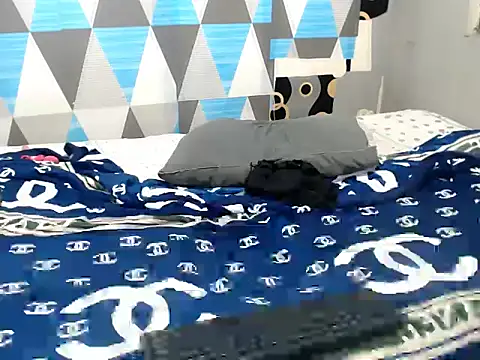 Trish_CurveCock 即時 XXX 聊天