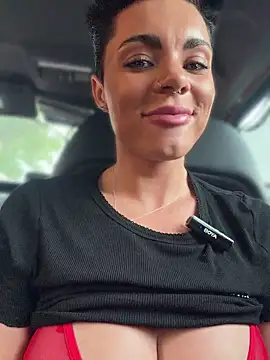 XXX chat uživo modela LukeLouHarvey