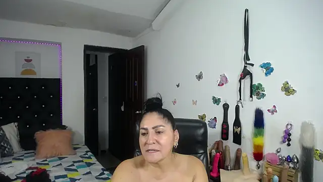 mature_bigboobs10 Adlı Modelin Canlı XXX Sohbeti