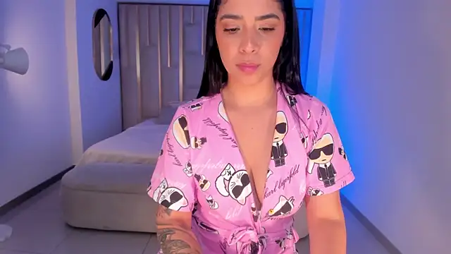 צ'אט XXX בשידור חי של LucyCarter1