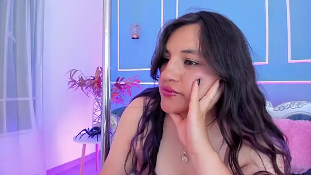 TaraTaylorr Adlı Modelin Canlı XXX Sohbeti