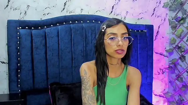 KarlaSlutSkinny__ Adlı Modelin Canlı XXX Sohbeti
