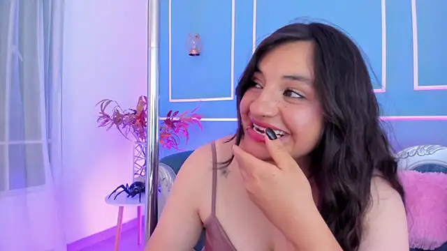TaraTaylorr's Live XXX Chat