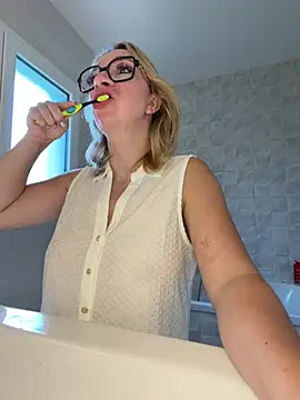 Giuliana_baby: απευθείας συνομιλία ΧΧΧ