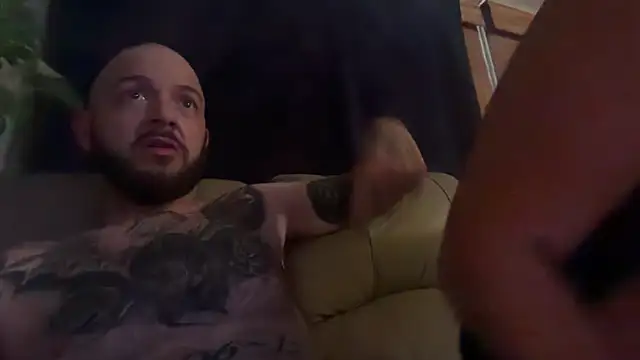nATTi_dADDy Chat XXX in diretta