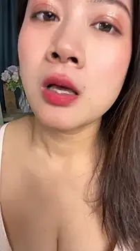 mo-mo-69's Live XXX Chat
