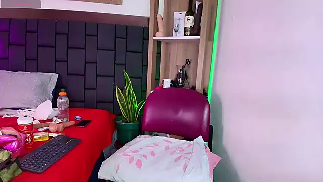 EllenaBoobs_ élő XXX-chatje