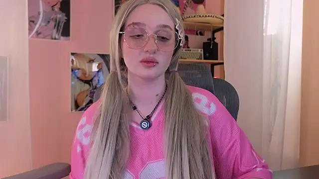 ELLIEJAY élő XXX-chatje