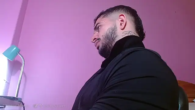 king_falconer's Live XXX Chat