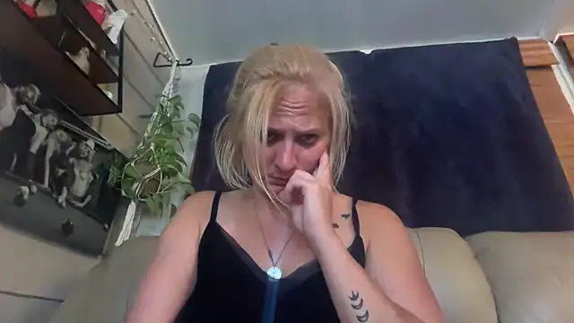 nATTi_dADDy Chat XXX in diretta