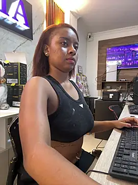 Chatroom XXX en direct de Kloe_rousse01