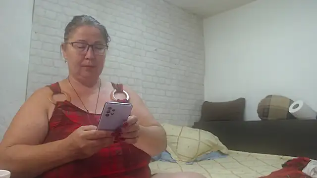 EmmaSquirt's Live XXX Chat