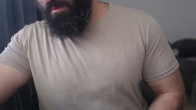 hugemachohandsome Show in webcam