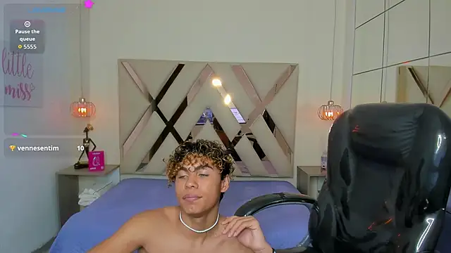 Anyelo_Twink 现场XXX聊天