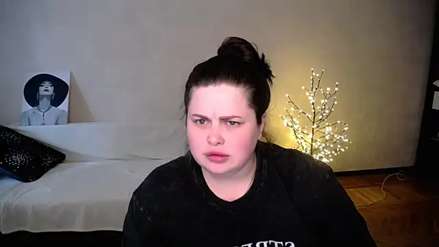 دردشة Emily_Mo الجنسية المباشرة