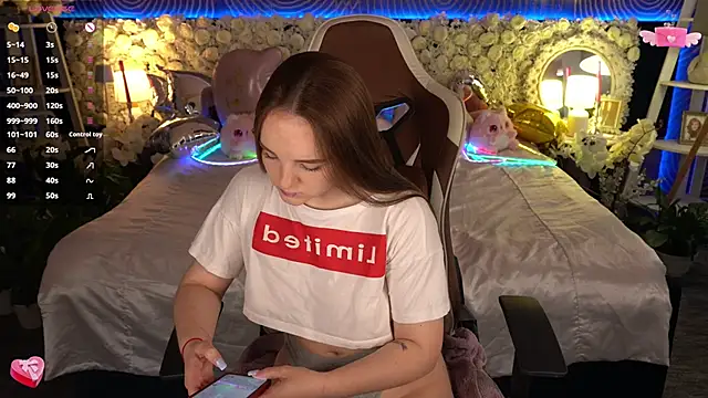FoxyShy live XXX chat