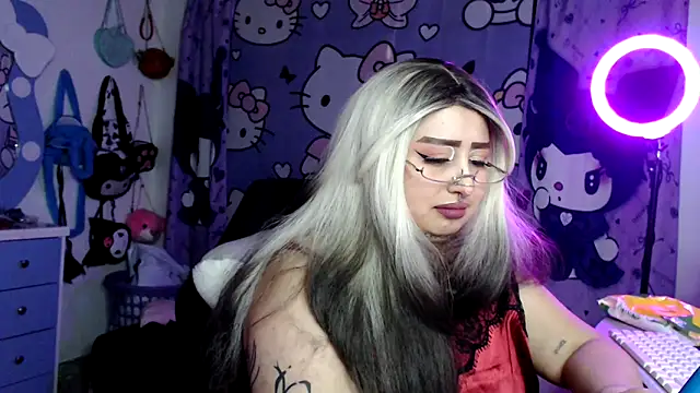 lussyevans24 Adlı Modelin Canlı XXX Sohbeti