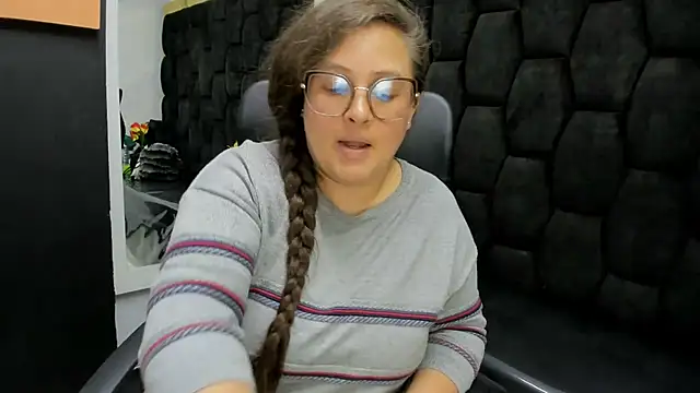 Sarah_Boobs_ élő XXX-chatje