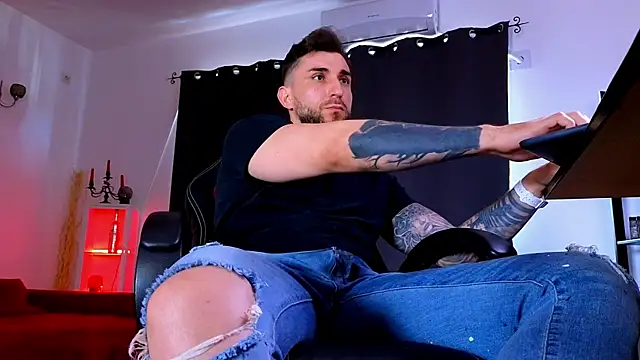 Chatroom XXX en direct de MightyAaron66