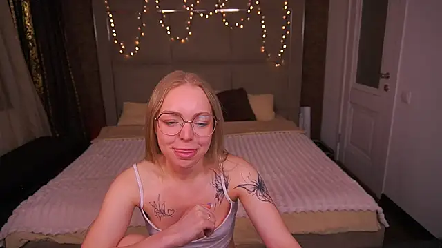 EmilySunshineS' Live XXX Chat