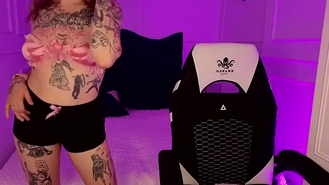 sashaglow_ Show in webcam