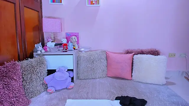AbrilRussell Chat XXX live