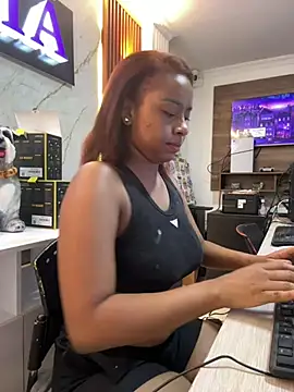 Chat +18 de Kloe_rousse01 ao vivo