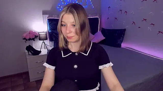 Онлайн чат XXX RinaMoore