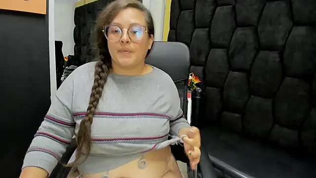 Sarah_Boobs_ Adlı Modelin Canlı XXX Sohbeti