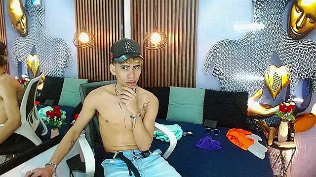 Skinny_cute_Alyer Show in webcam