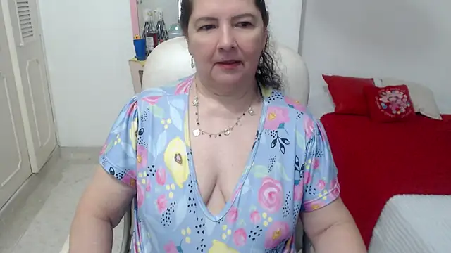 leonela_69 网络视讯表演