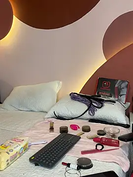 Valkiriia_wiine's Webcam Show