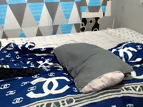 Trish_CurveCock 现场XXX聊天