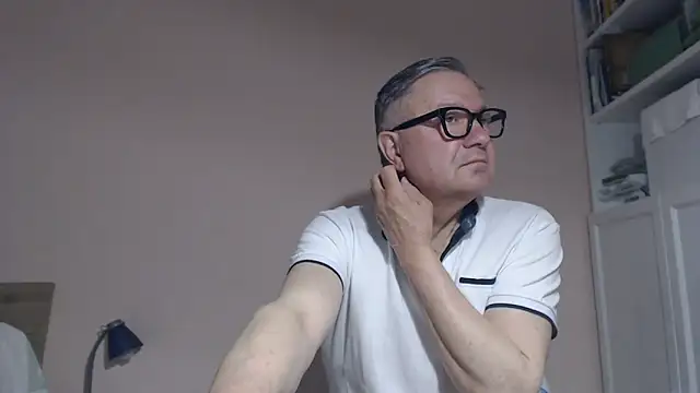 YOU6me élő XXX-chatje