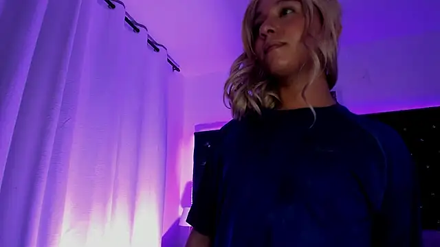 BellaRoge's Webcam Show