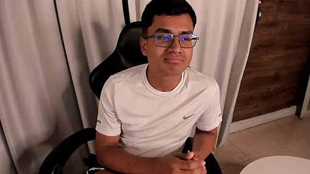 ThiagoVega_ Chat XXX in diretta