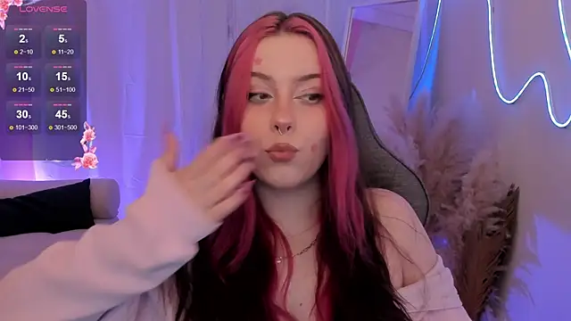 Онлайн чат XXX CoraMiel