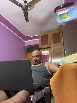 Dick_6inches_Delhin Webbikameraesitys